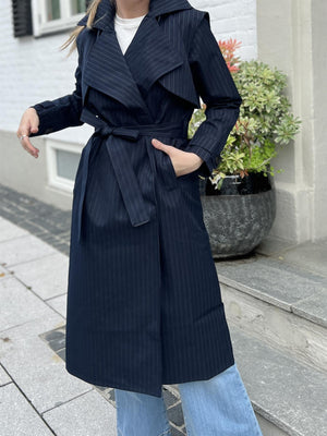 BRGN Regndråpe Trench Coat Navy Pinstripe