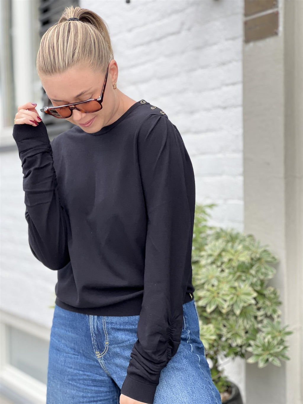 Fabienne Molly Scrunch Pullover  Black